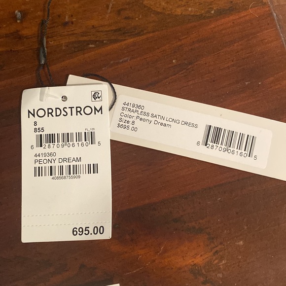 Monique Lhullier, satin “peony dream”strapless ball gown dress.  Size 8. - Picture 13 of 14